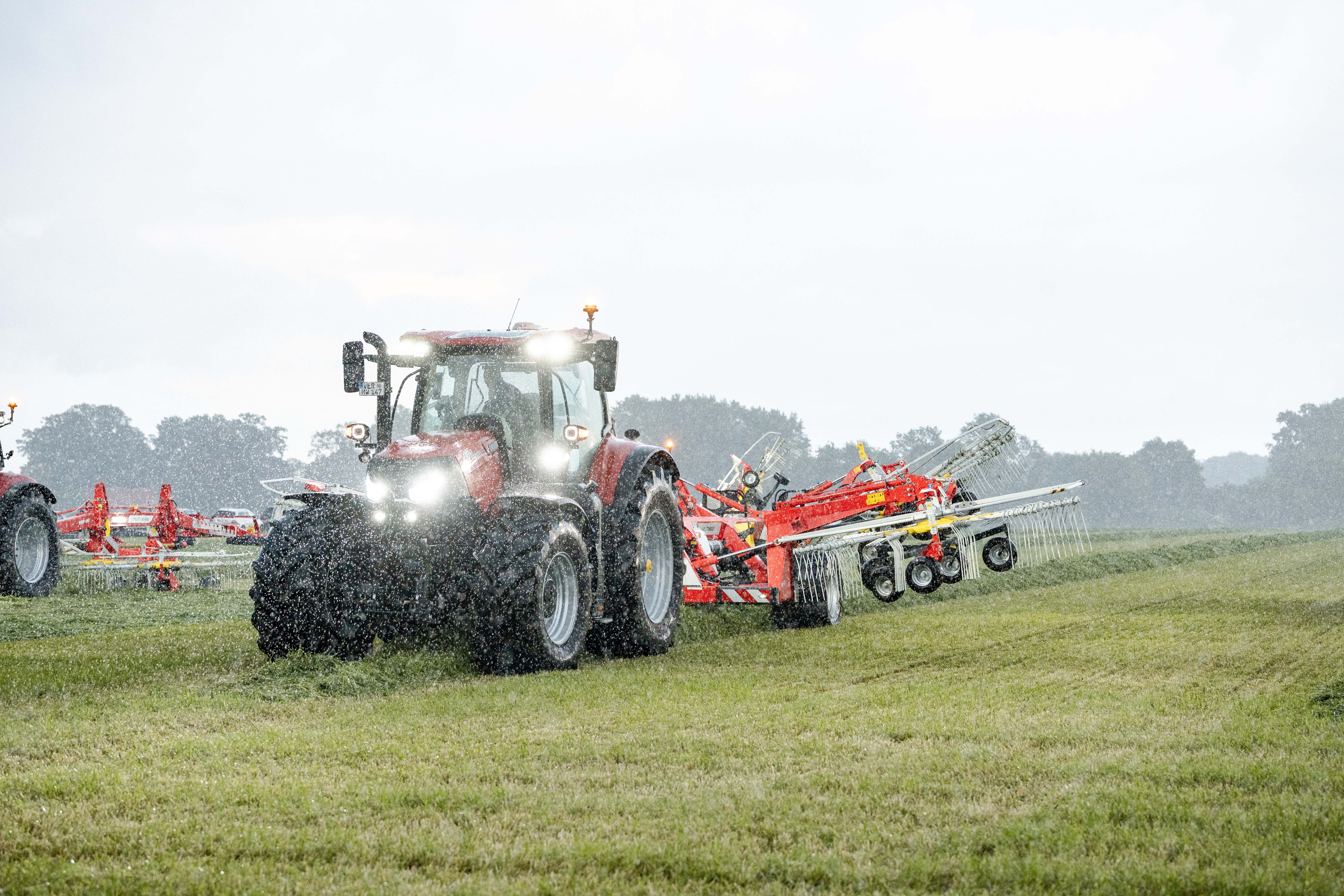 Maschinen im Einsatz beim Pöttinger Feldabend